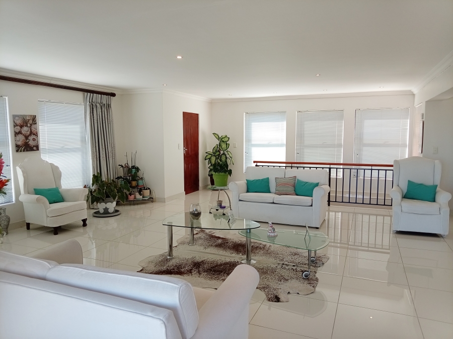 4 Bedroom Property for Sale in Mountainside Western Cape